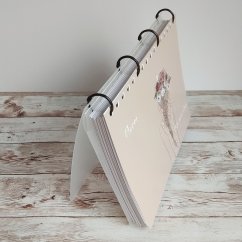 kroužky 5 v diáři stojícím kroužky 5 v diáři stojícím