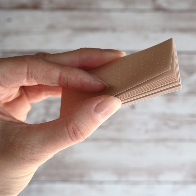 lepíky béžové tečky 25 listů 2