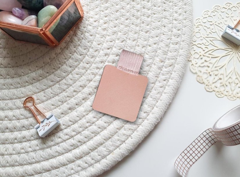 poutko na propisku (6 barev) (hnědé hnědé poutko na propisku)